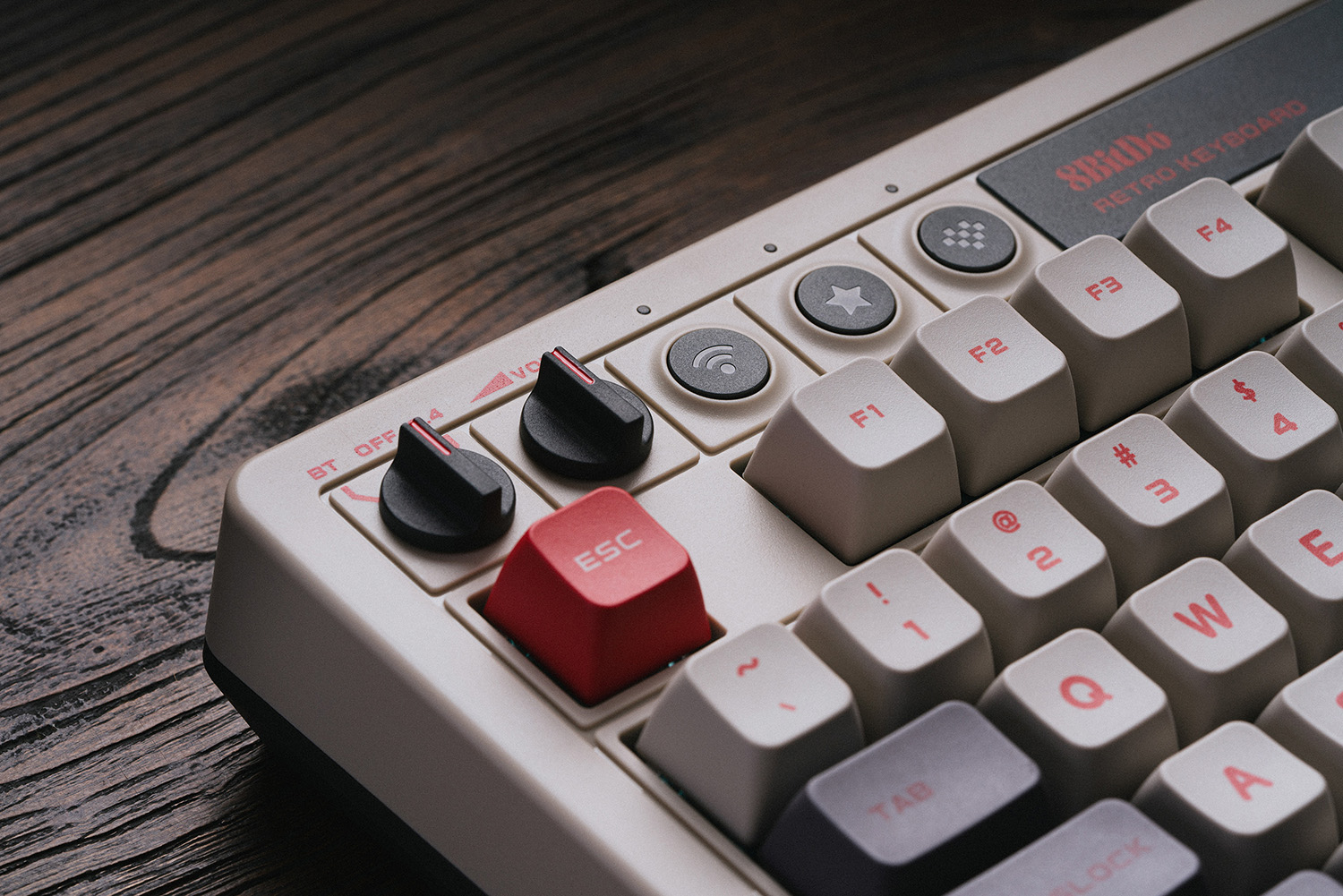 لوحة مفاتيح ميكانيكية 8Bitdo R - مراجعة Gaming Keyboard Hot Swappable وسعره